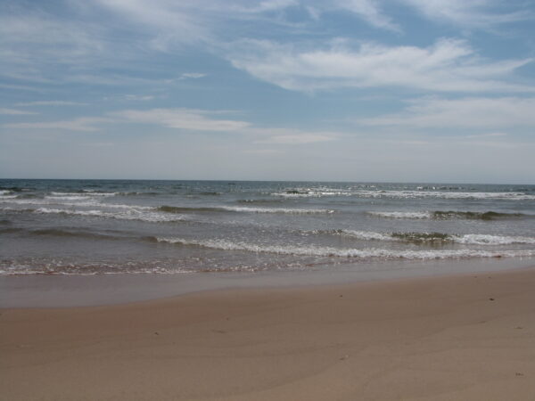 https://canadaoceanmap.ca/wp-content/uploads/2025/03/23372959-Singing_sands_PEI-600x450.jpg