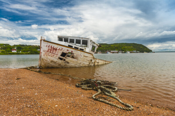 https://canadaoceanmap.ca/wp-content/uploads/2025/03/35454204-Abandoned_lobster_boat-600x399.jpg